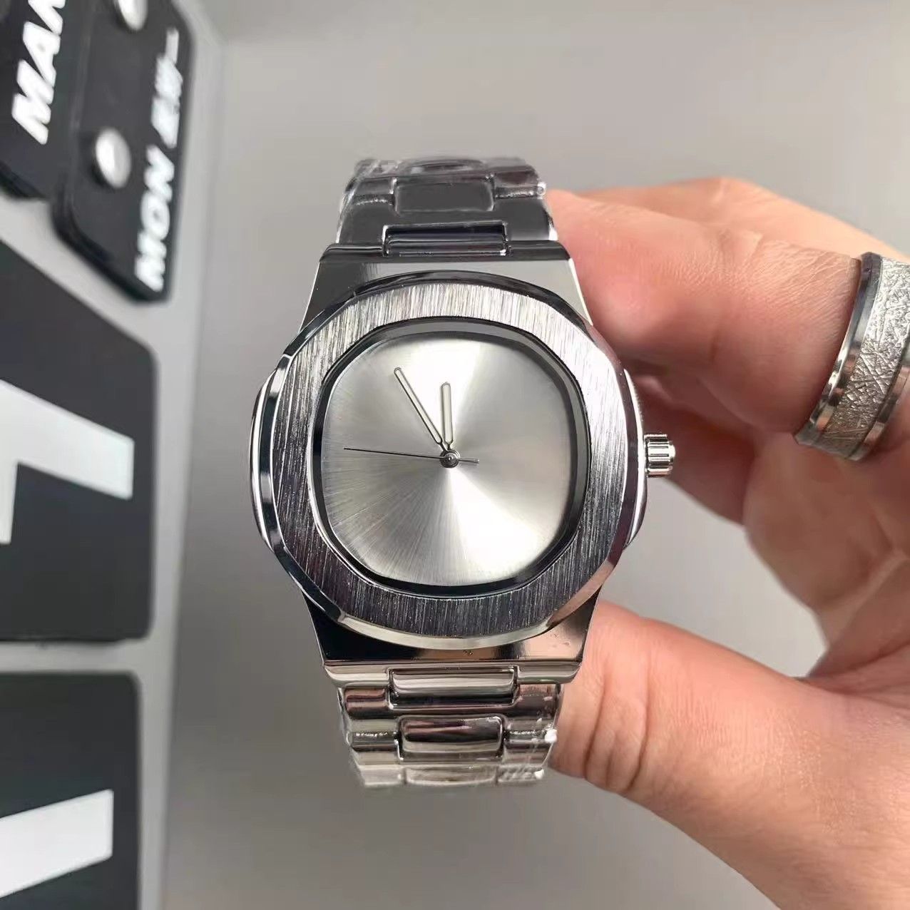Montre à quartz pour homme ave - Luxury Watch Brands avis et prix