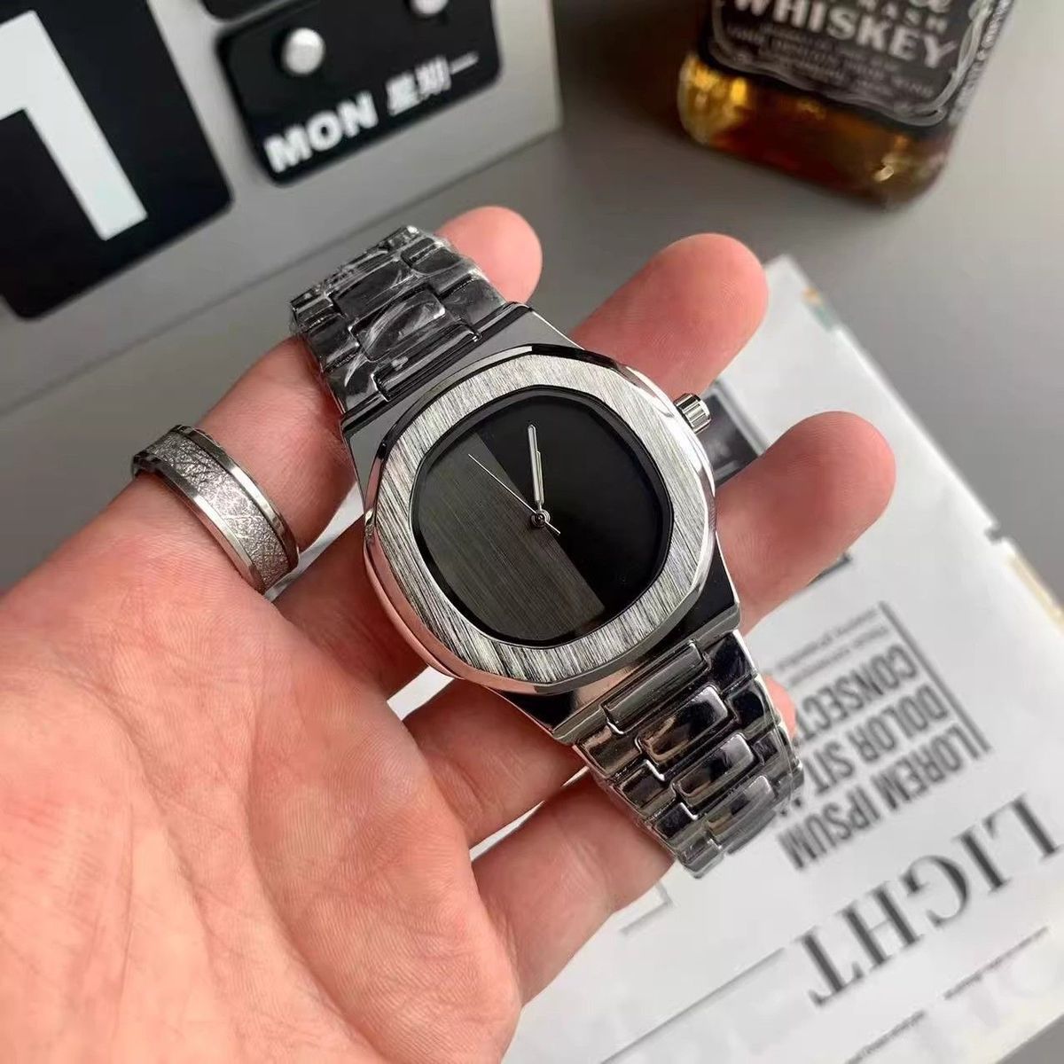 Montre à quartz pour homme ave - Luxury Watch Brands avis et prix